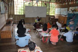 LOMBA MEWARNA FESTIVAL